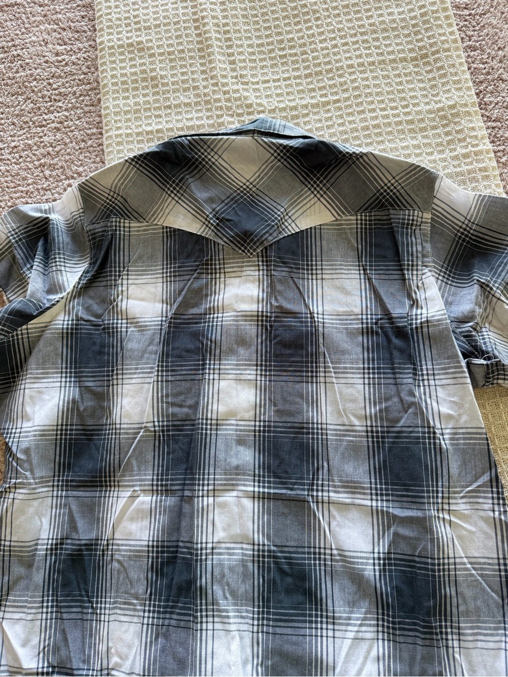 Women’s wrangler Plaid Button-Up Shirt - Red/White and Black/White. - Picture 12 of 12